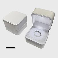 54022 Футляр для кольца с подсветкой (кожа) 60х60х45 мм